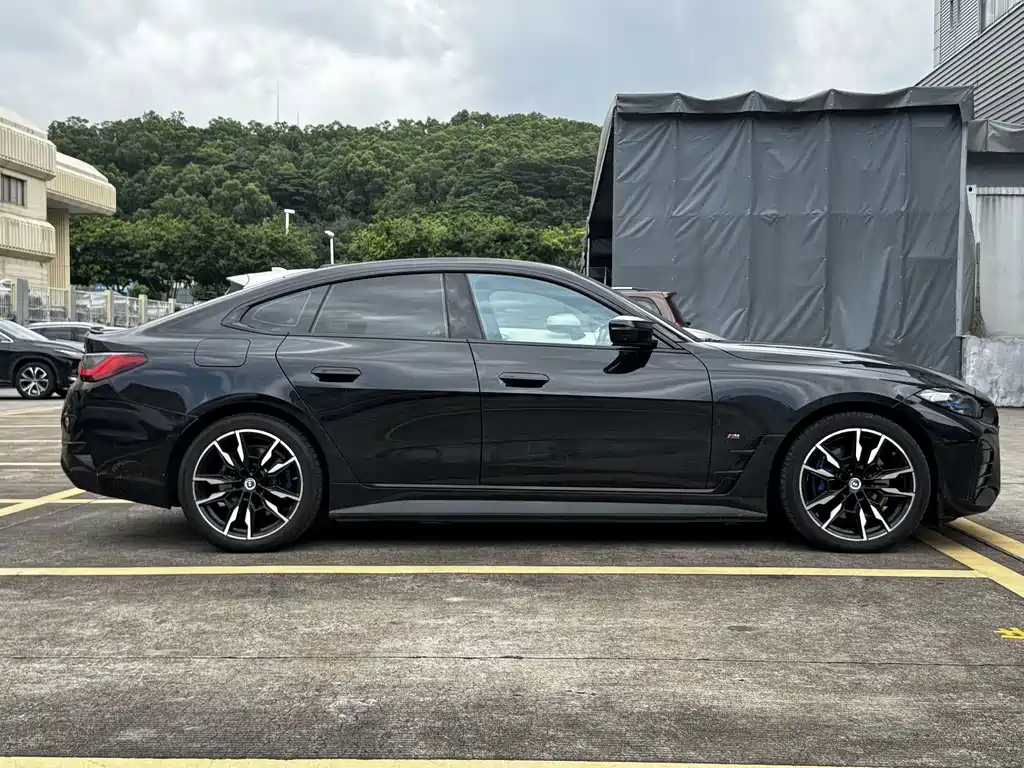 BMW i4 2023 — фото 17