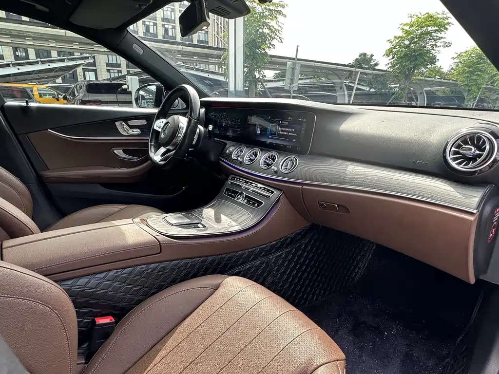 Mercedes-Benz E-Class 2020 — фото 13