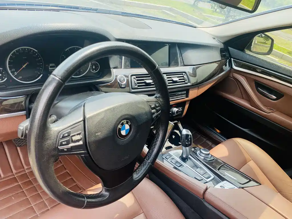 BMW 5 Series 2014 — фото 11