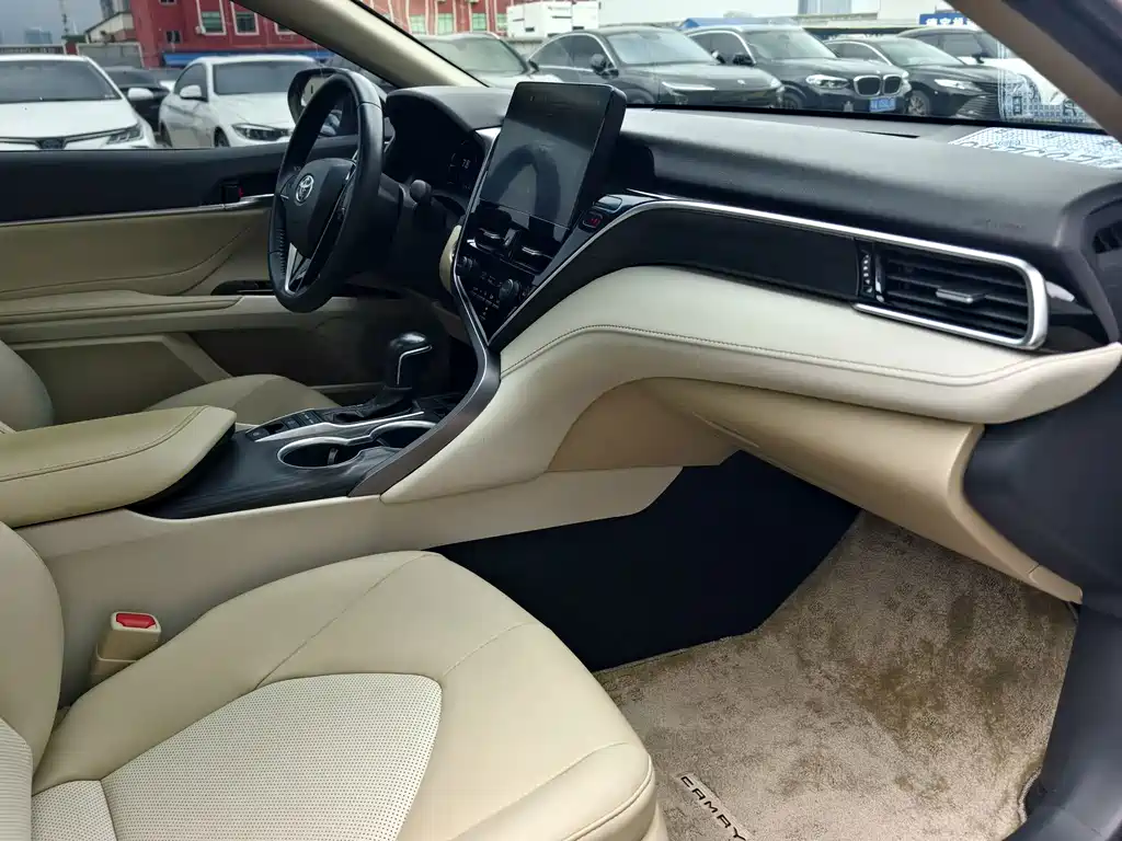 Toyota Camry 2023 — фото 11