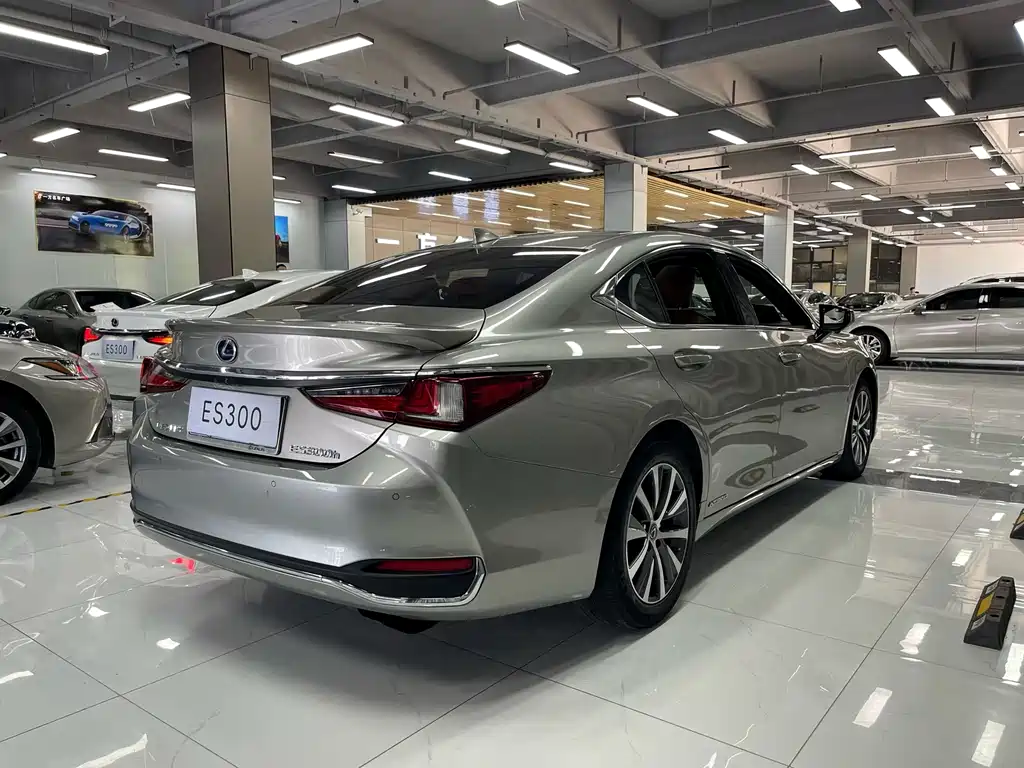 Lexus ES 2019 — фото 7