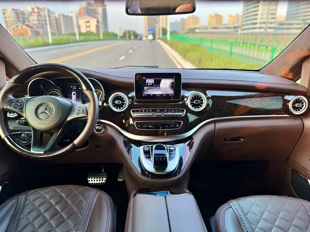 Mercedes-Benz V-Class 2020 — фото 11