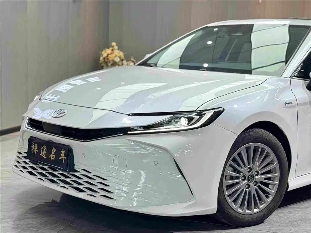 Toyota Camry 2024 — фото 2