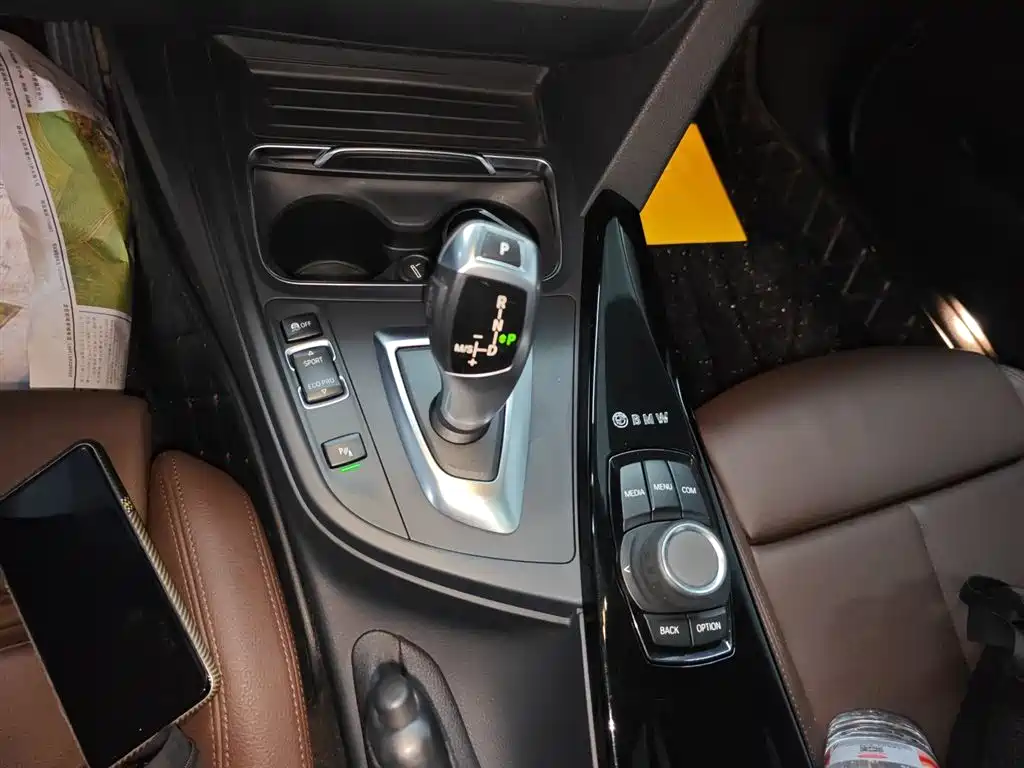 BMW 3 Series 2018 — фото 14
