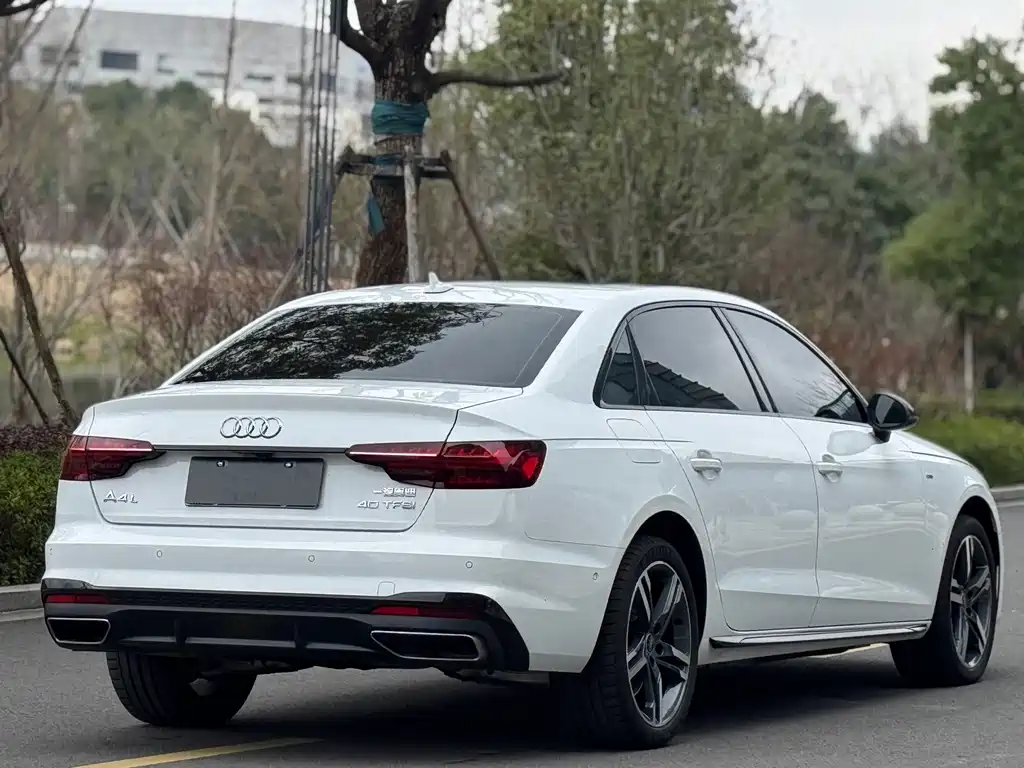 Audi A4L 2022 — фото 11