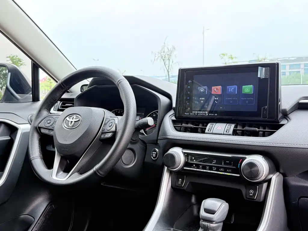 Toyota RAV4 2022 — фото 11