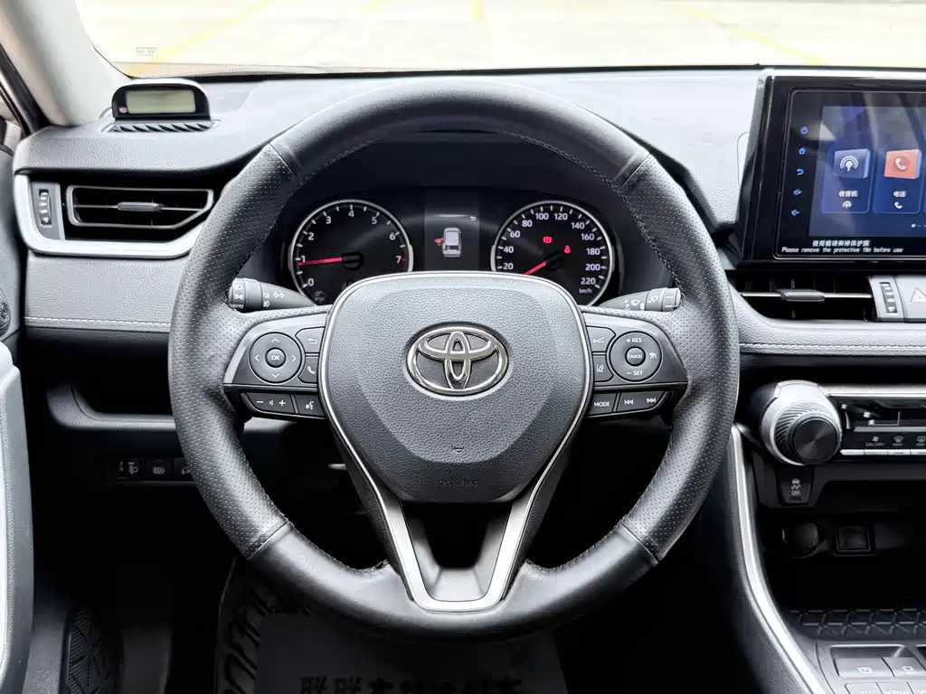 Toyota RAV4 2022 — фото 19