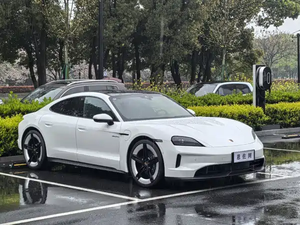 Porsche Taycan 2026