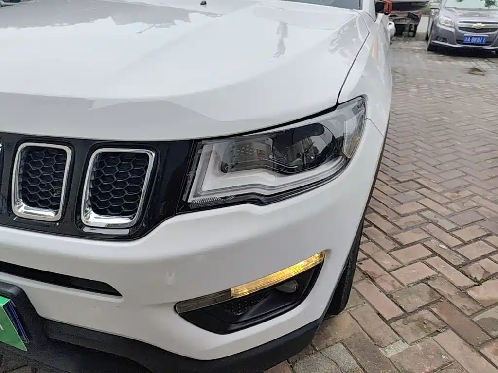 Jeep Compass 2018 — фото 24