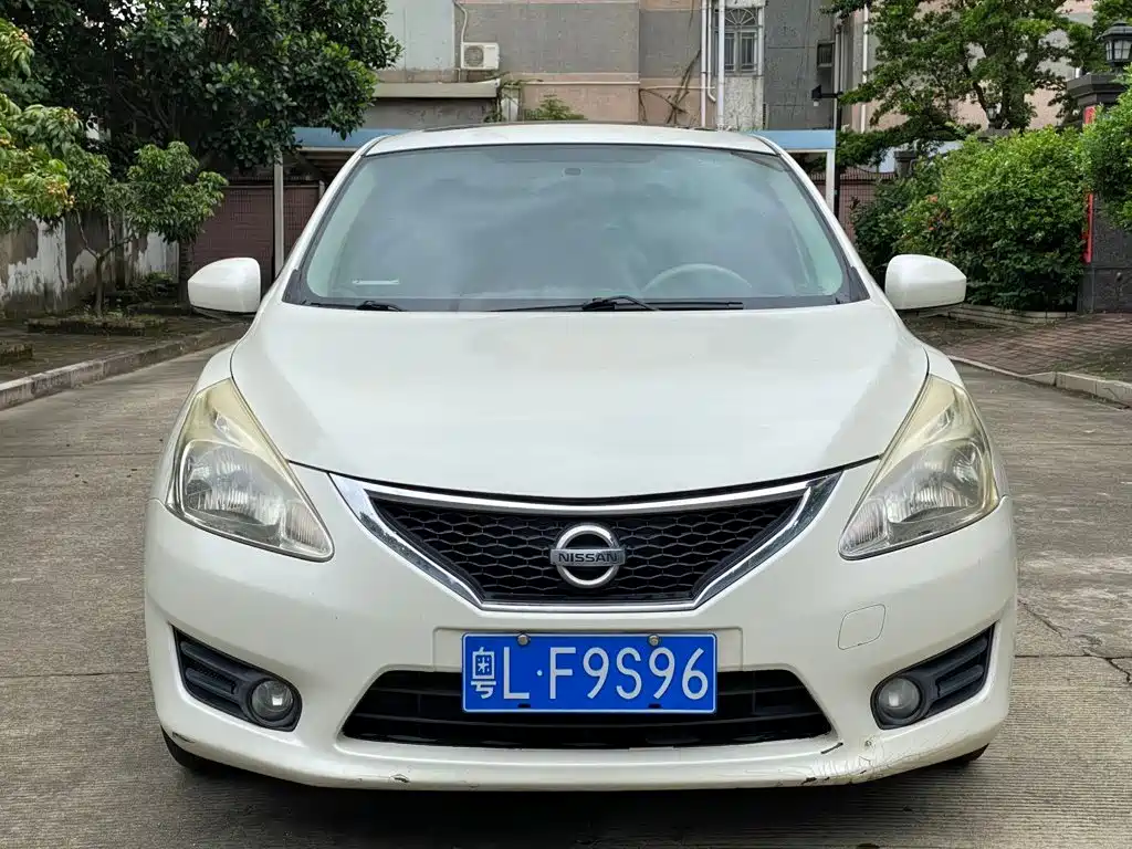 Nissan Tiida 2012