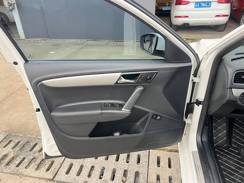 Volkswagen Lavida 2014