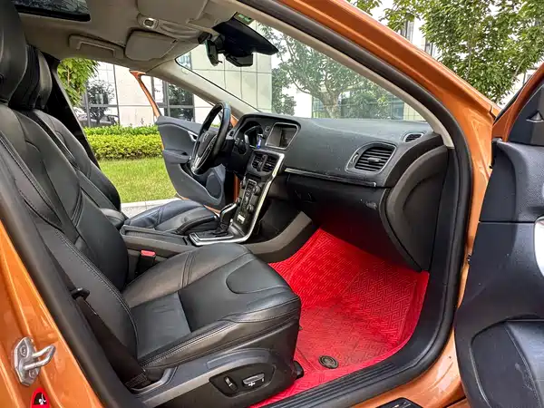 Volvo V40 2014
