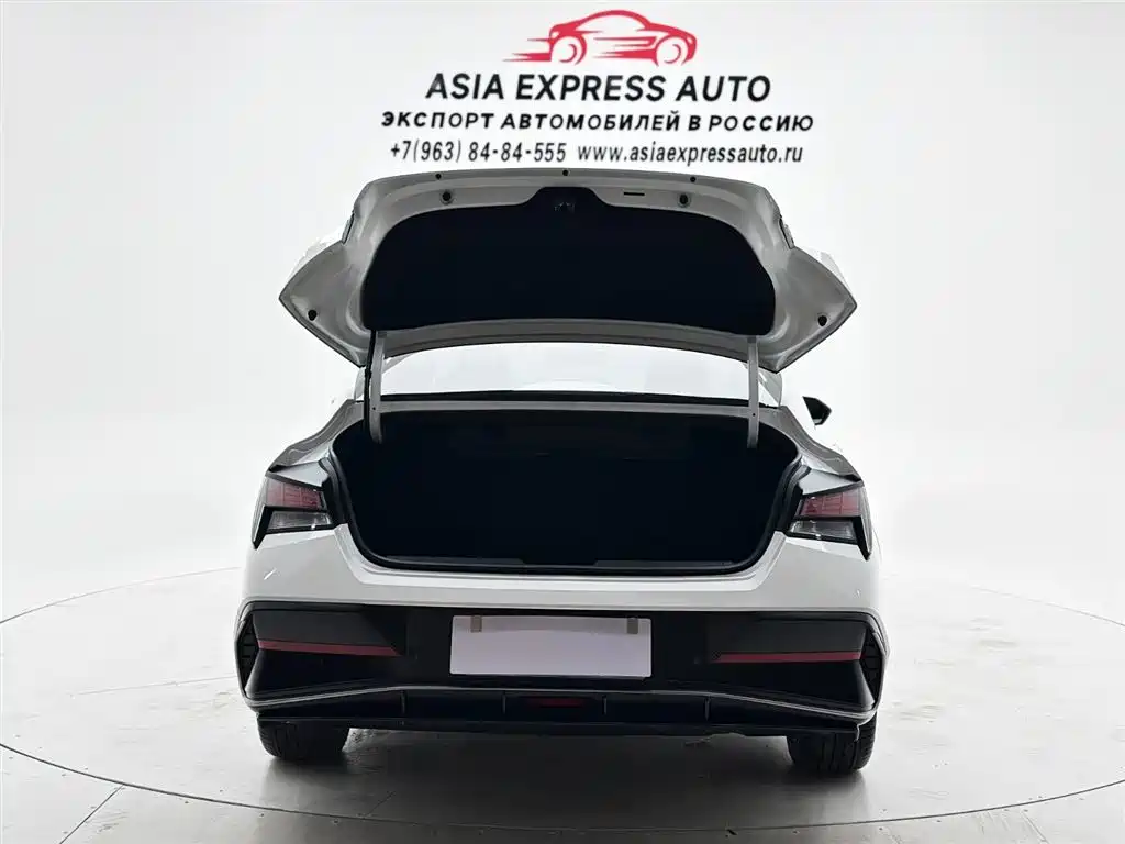 Hyundai Elantra 2023 — фото 8