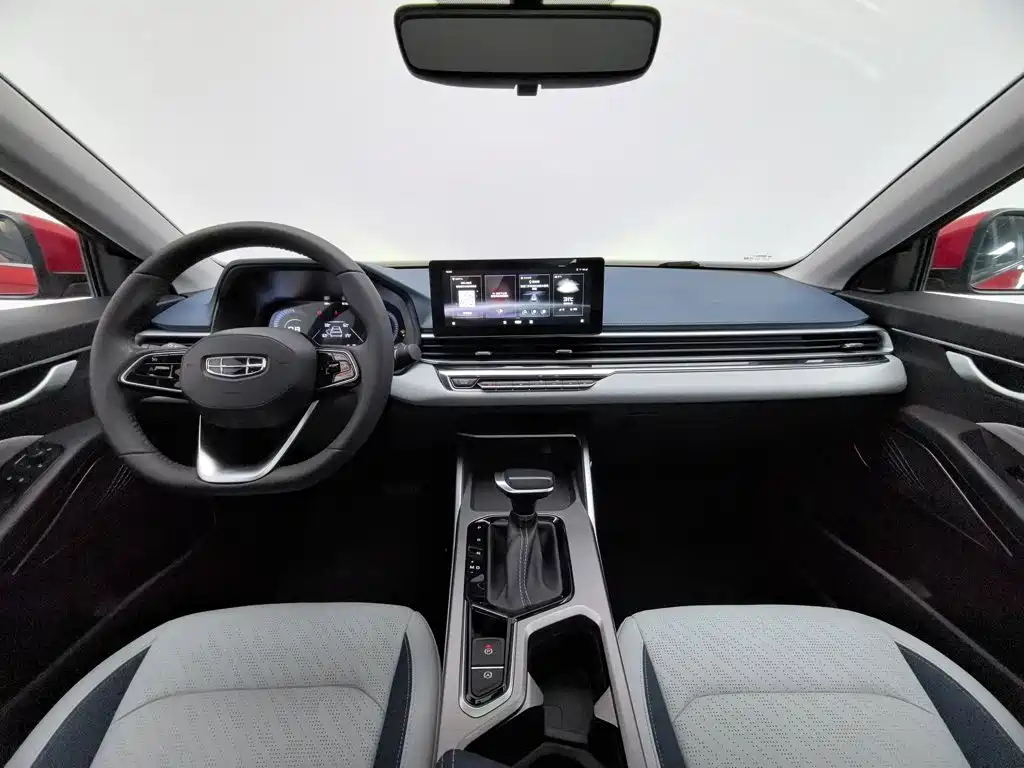 Geely Emgrand 2022