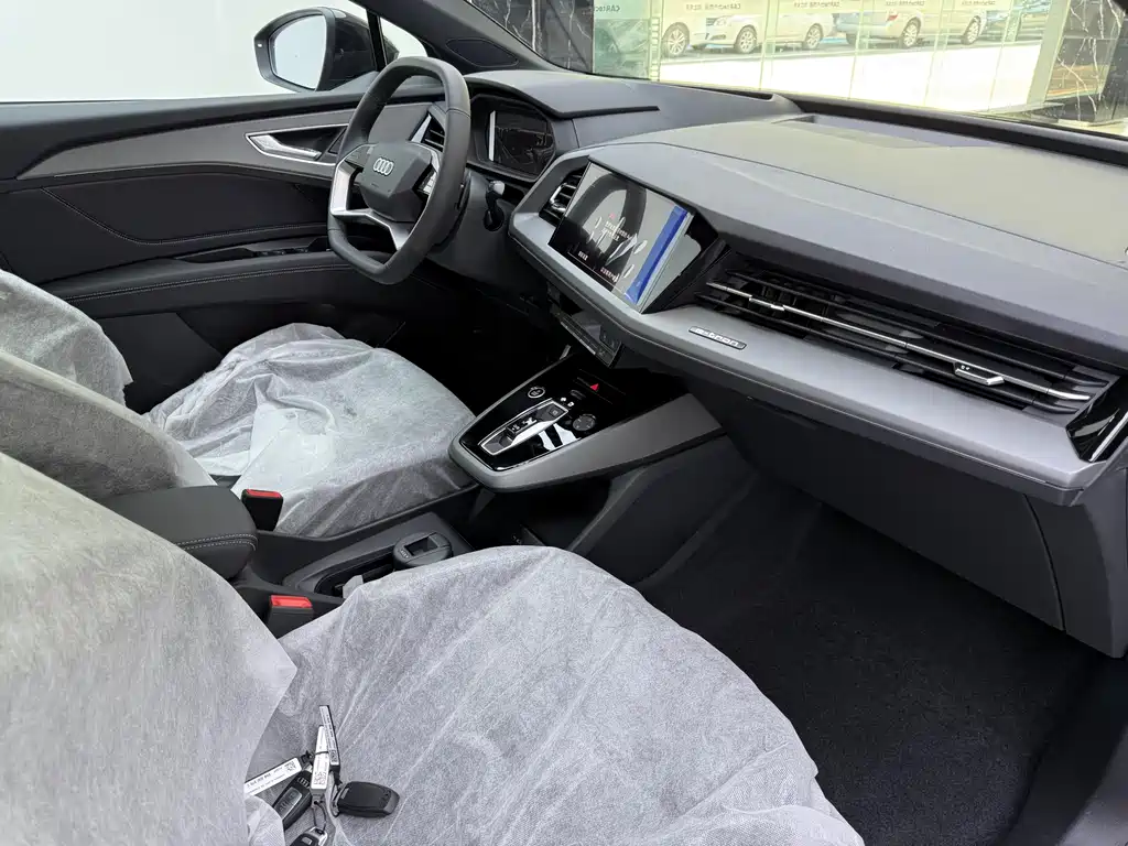 Audi Q5 e-tron — фото 15