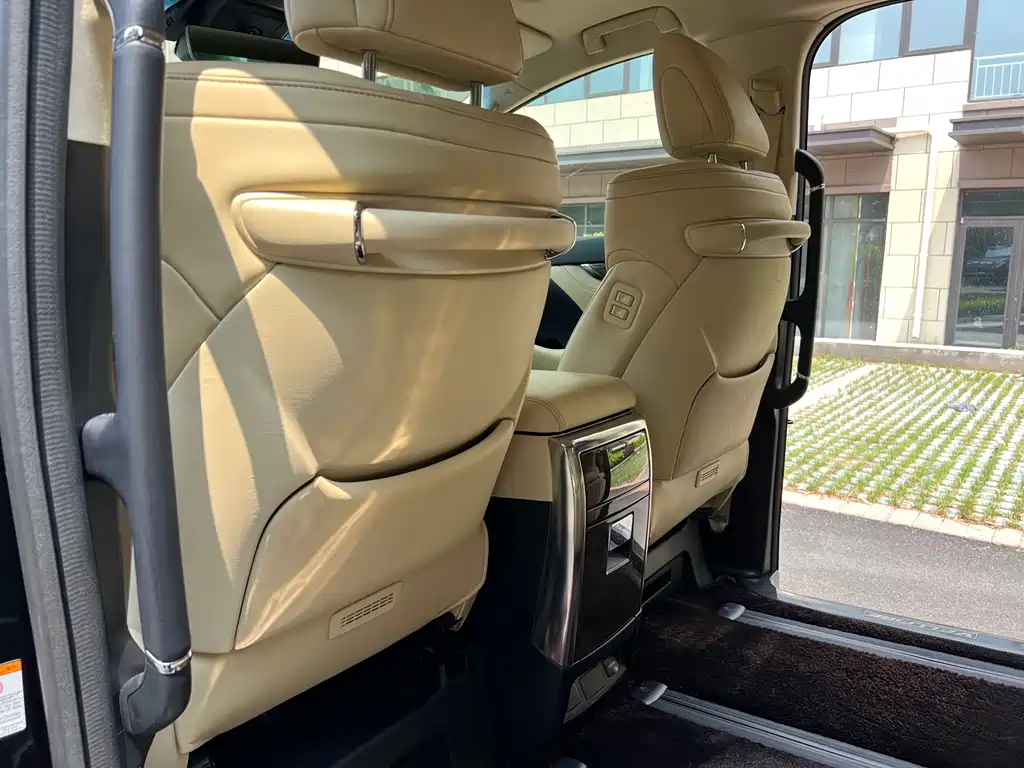 Toyota Vellfire 2022 — фото 13