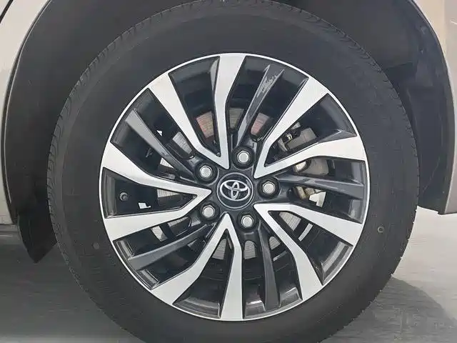 Toyota Corolla Hybrid 2022 — фото 18