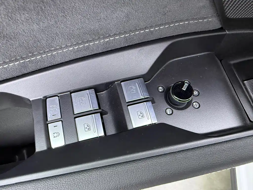 Audi Q5 e-tron — фото 18