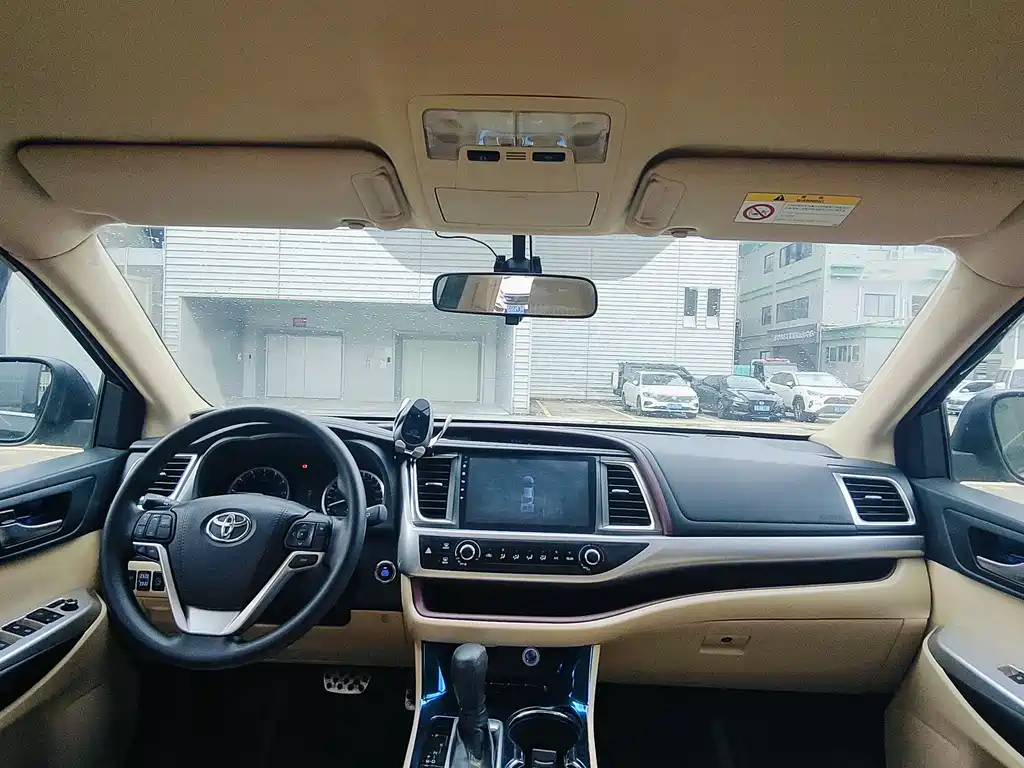 Toyota Highlander 2018 — фото 11