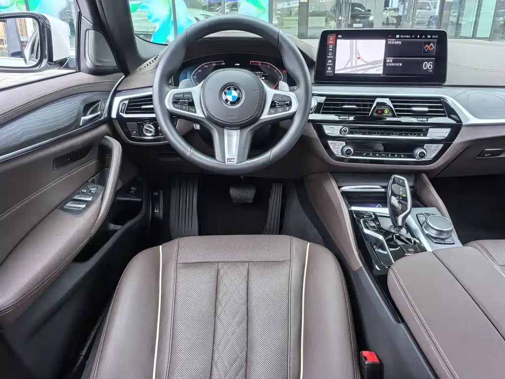 BMW 5 Series 2021 — фото 19