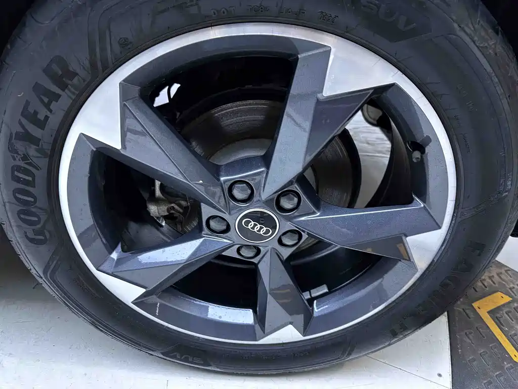 Audi Q3 2023 — фото 19