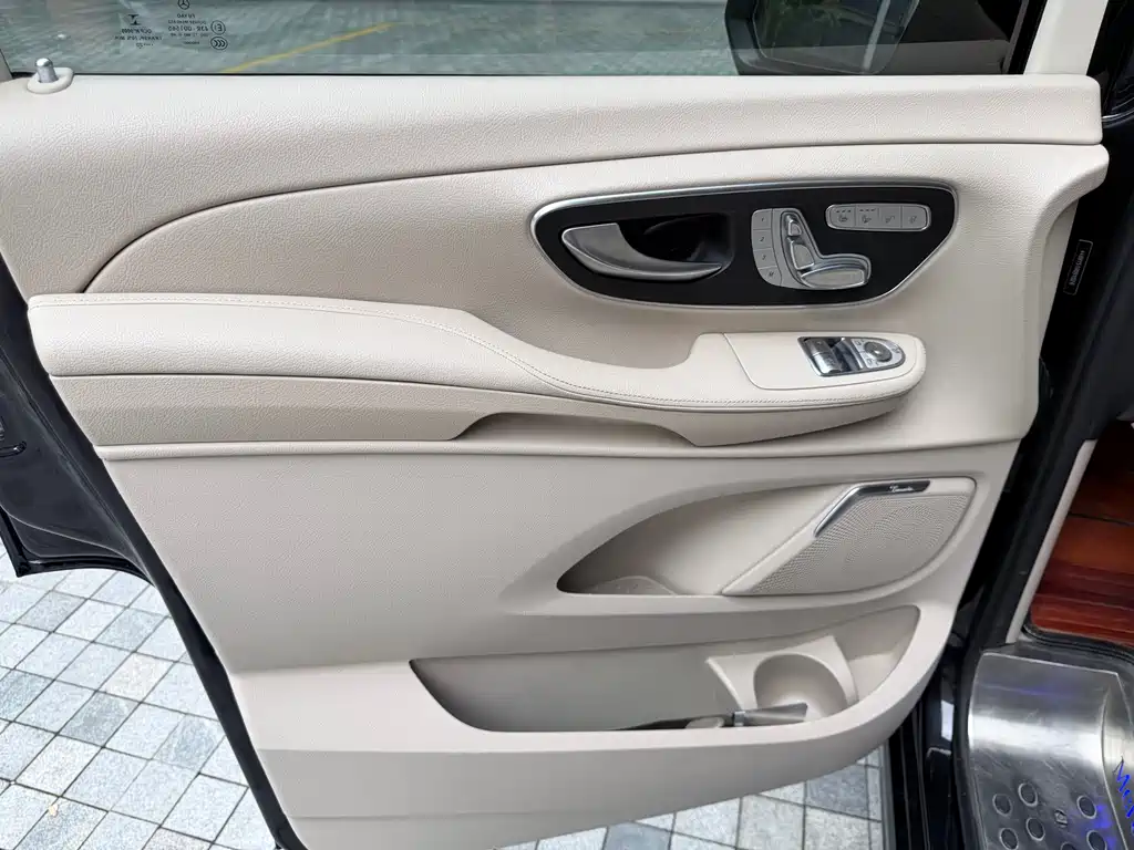 Mercedes-Benz V-Class 2020 — фото 23