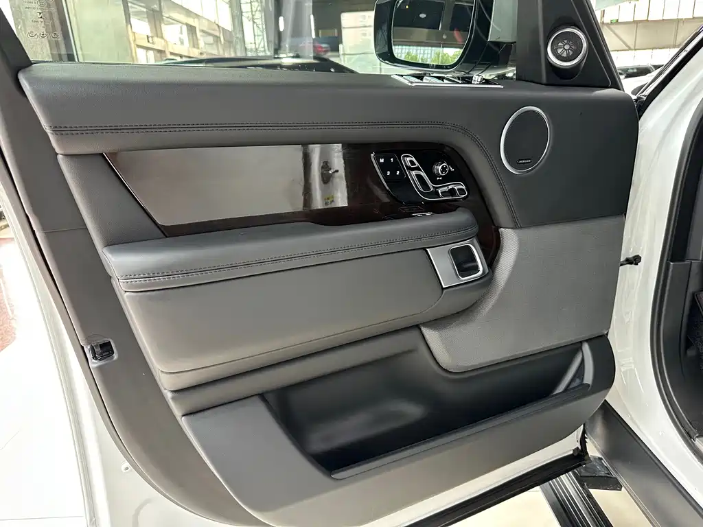 Land Rover Range Rover 2020 — фото 28