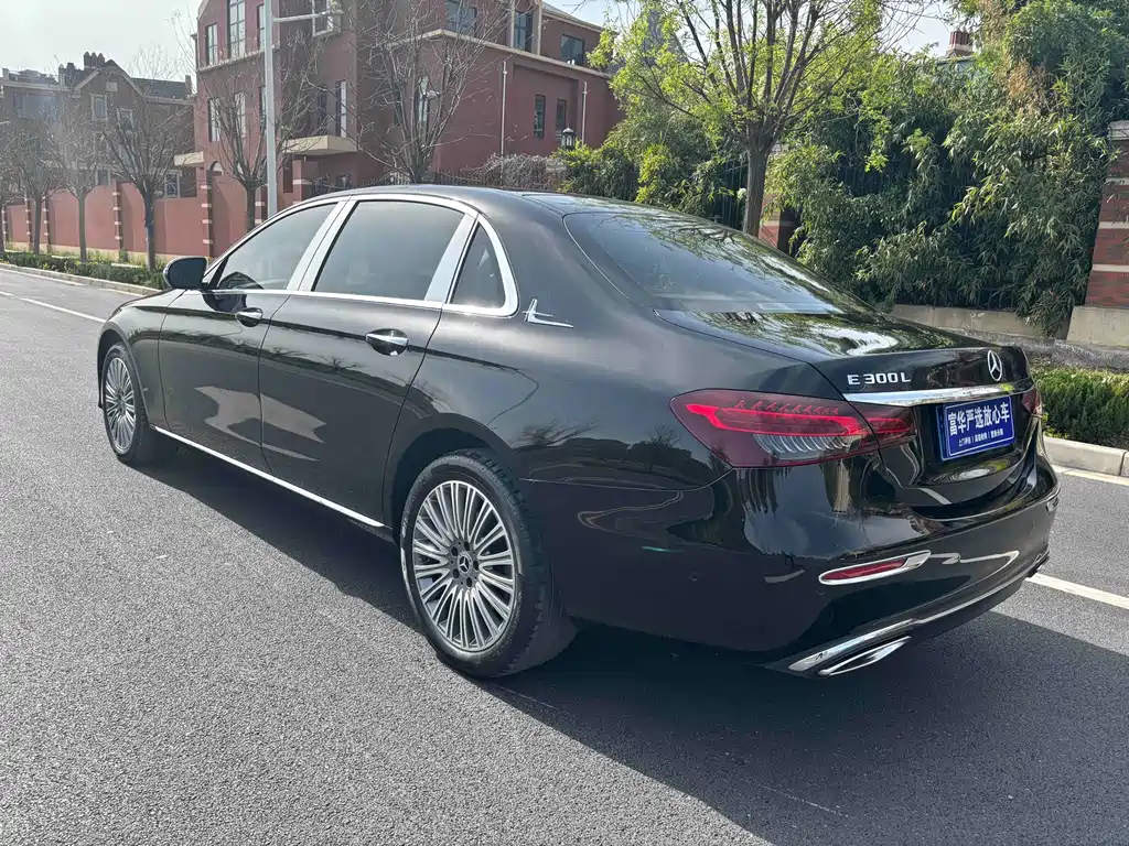 Mercedes-Benz E-Class 2023 — фото 10