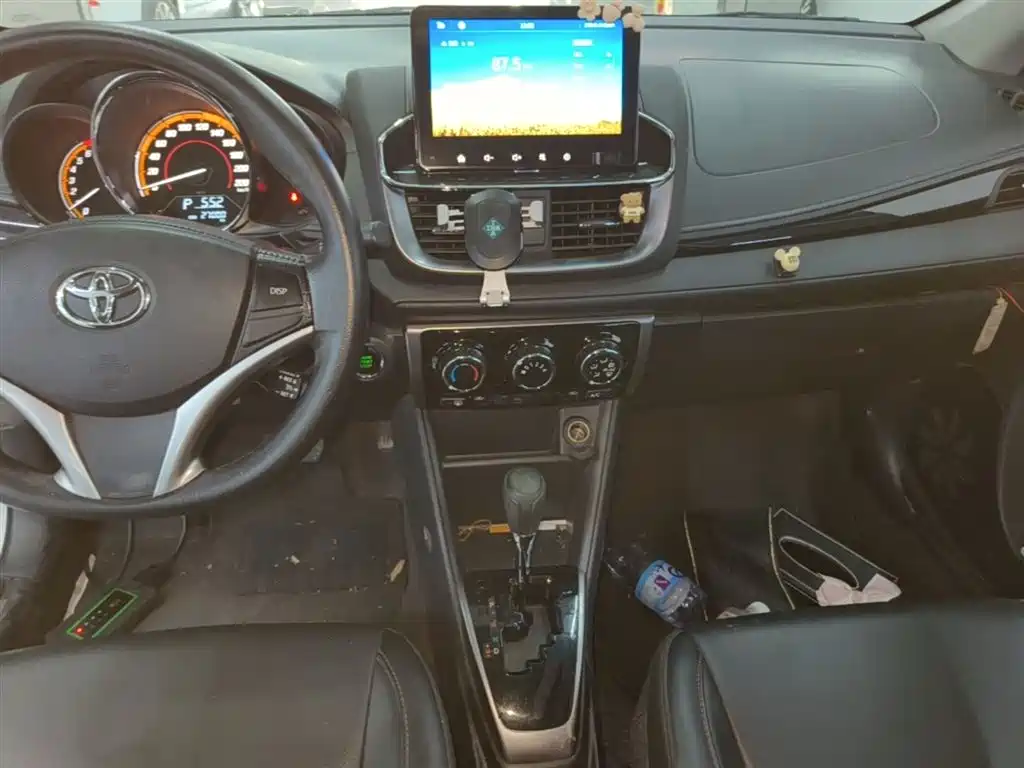 Toyota Yaris L 2023 — фото 13