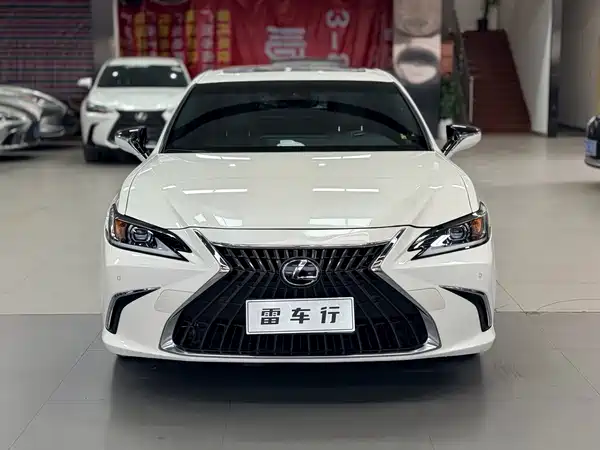 Lexus ES 2022