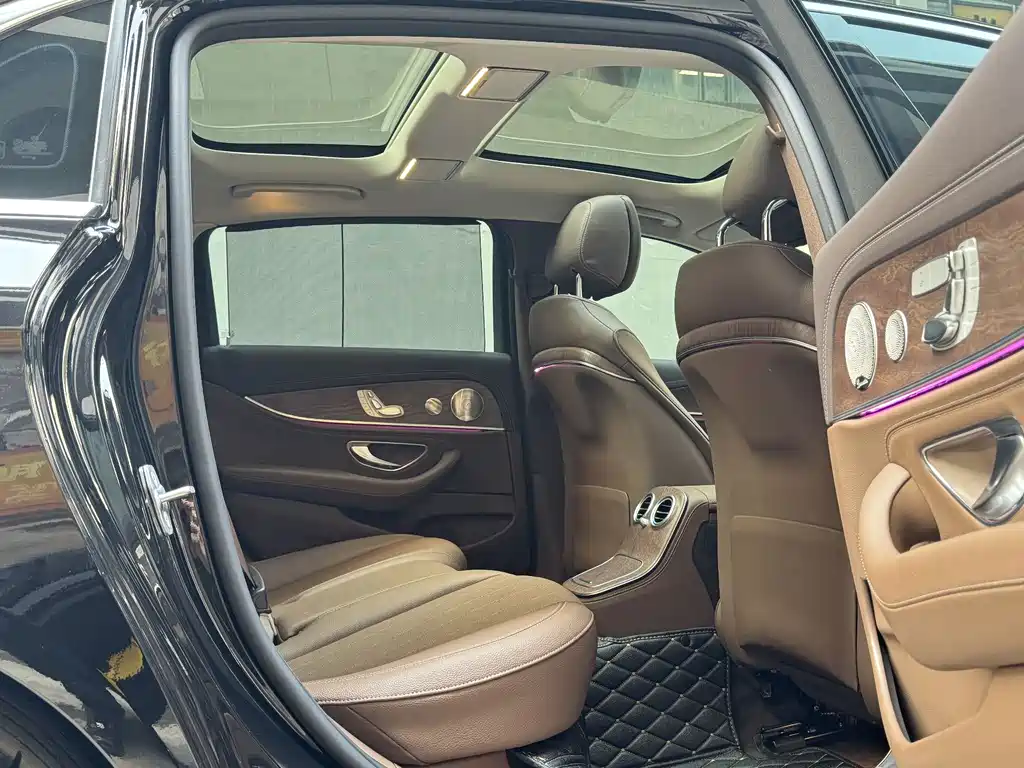 Mercedes-Benz E-Class 2023 — фото 11