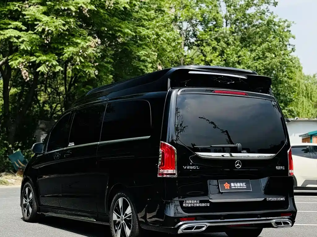 Mercedes-Benz V-Class 2023 — фото 13