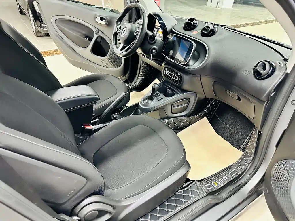 smart Fortwo 2018 — фото 15