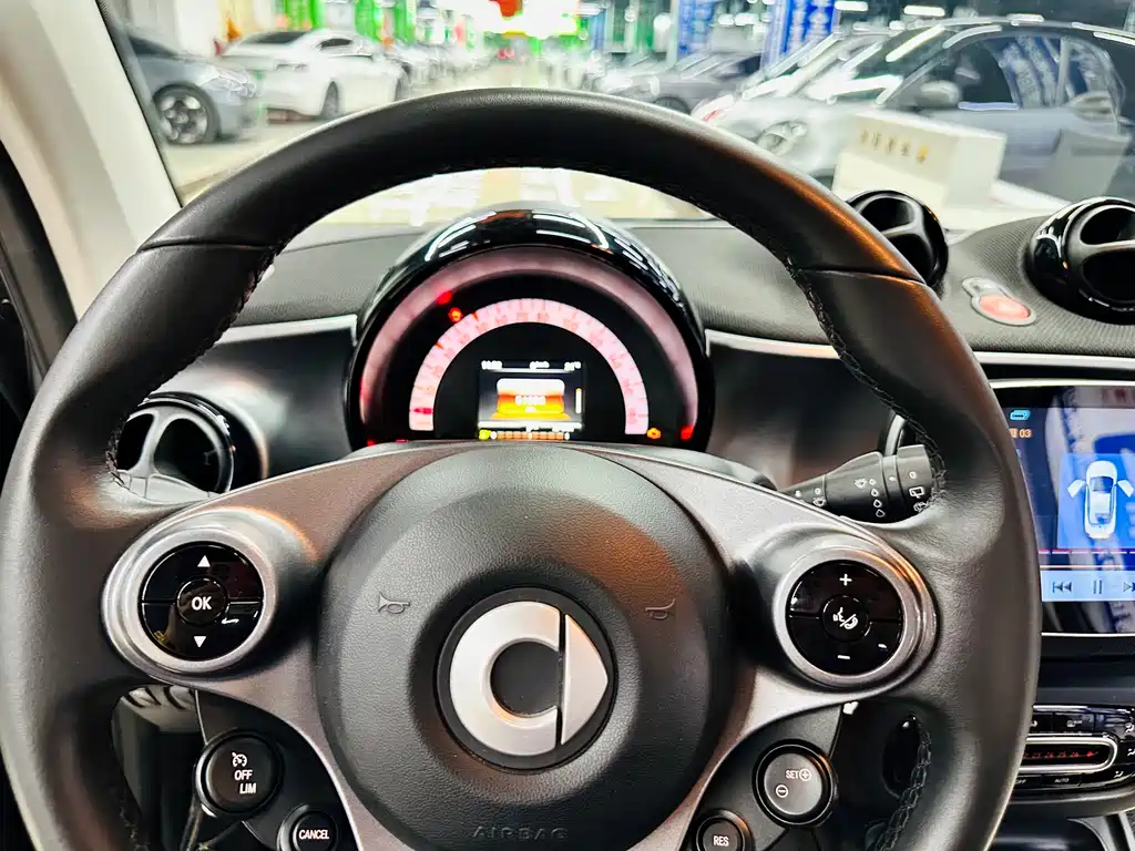 smart Fortwo 2018 — фото 38