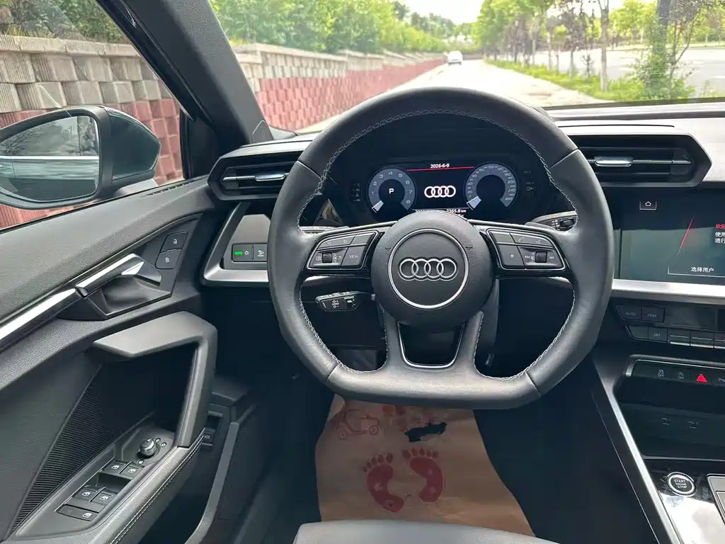Audi A3 2023 — фото 12