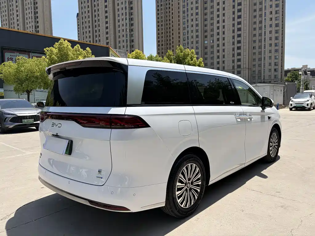 BYD Xia 2025 — фото 10