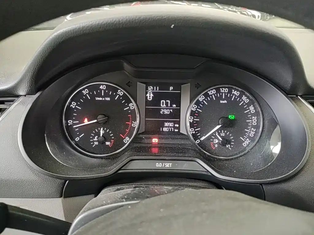 Skoda Octavia 2015 — фото 12
