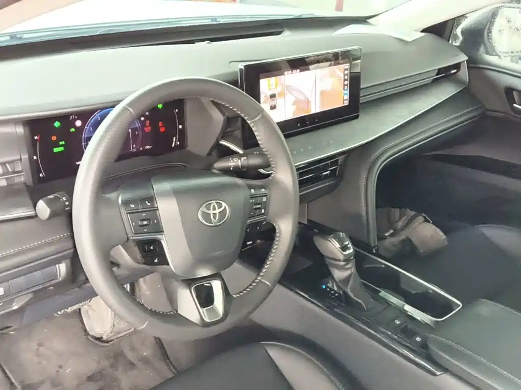 Toyota Camry 2025 — фото 10