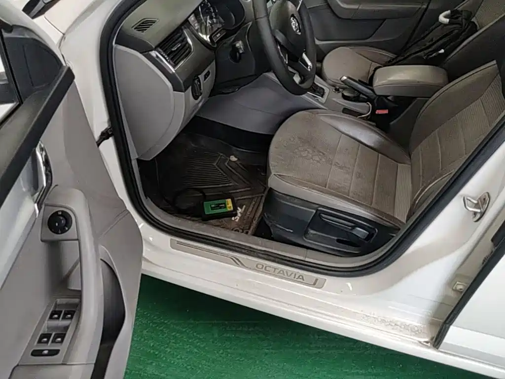 Skoda Octavia 2015 — фото 16
