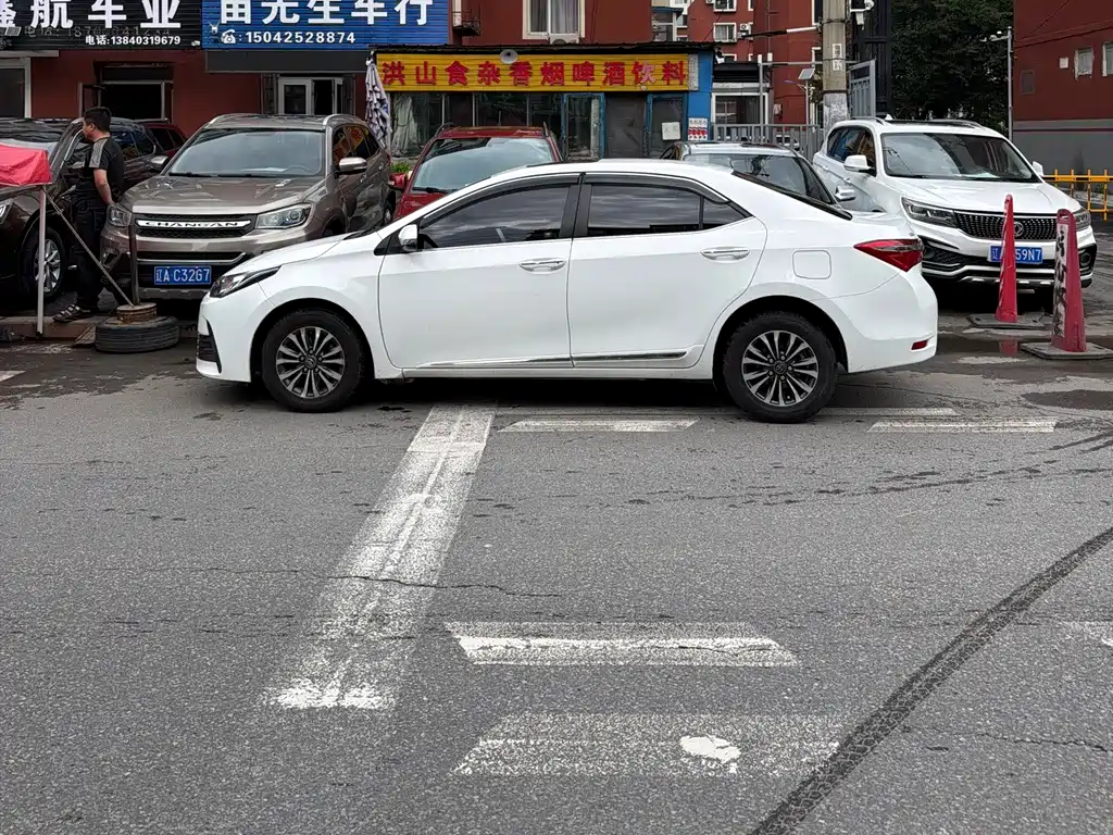 Toyota Corolla 2017 — фото 3