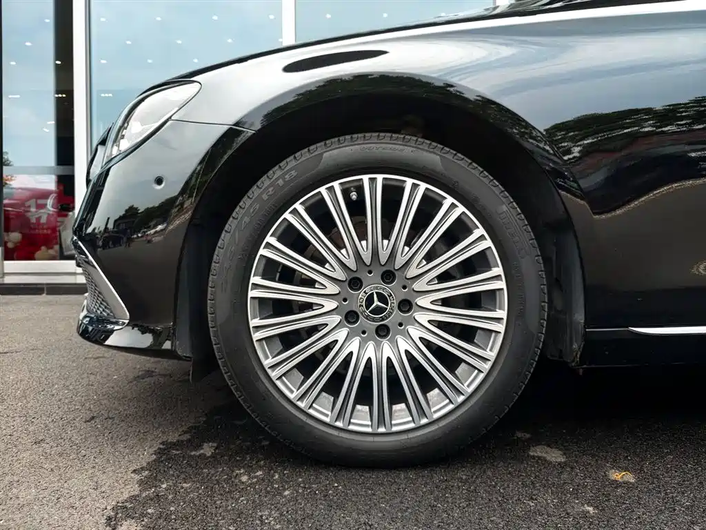 Mercedes-Benz E-Class 2023 — фото 3