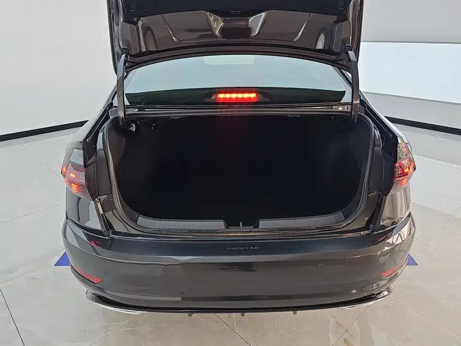 Volkswagen Sagitar 2021