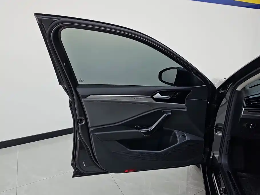 Volkswagen Sagitar 2021