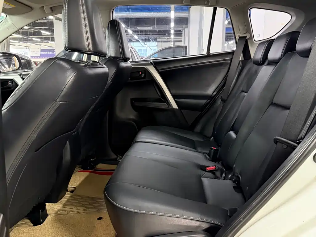 Toyota RAV4 2017 — фото 6