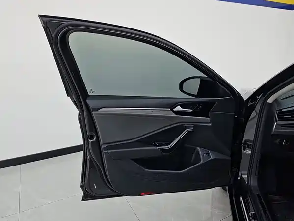 Volkswagen Sagitar 2021