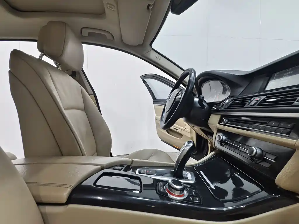 BMW 5 Series 2012 — фото 15