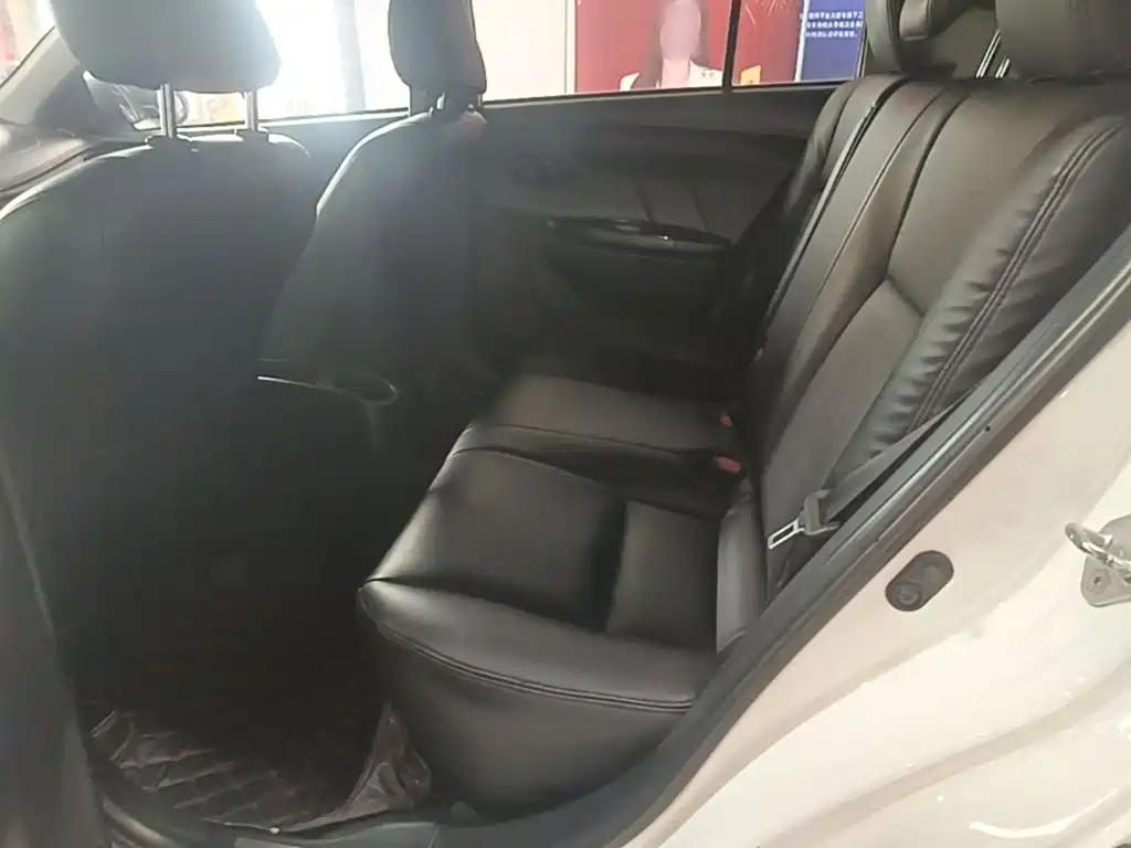 Toyota Yaris L 2021 — фото 17