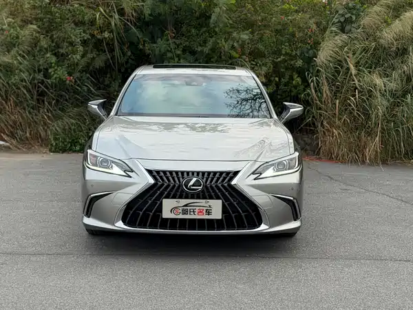 Lexus ES 2021