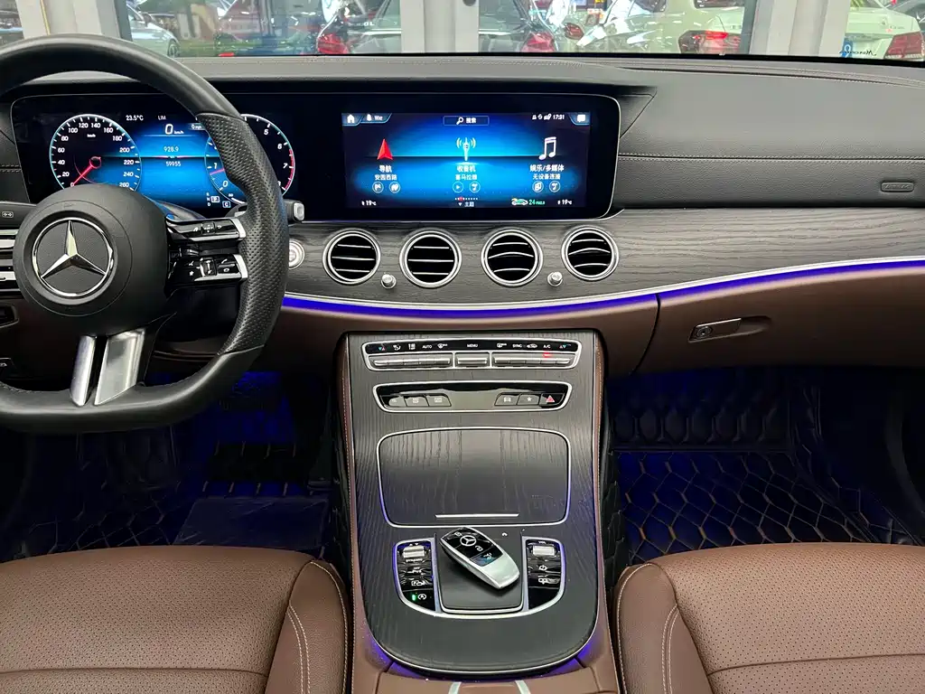 Mercedes-Benz E-Class 2023 — фото 17