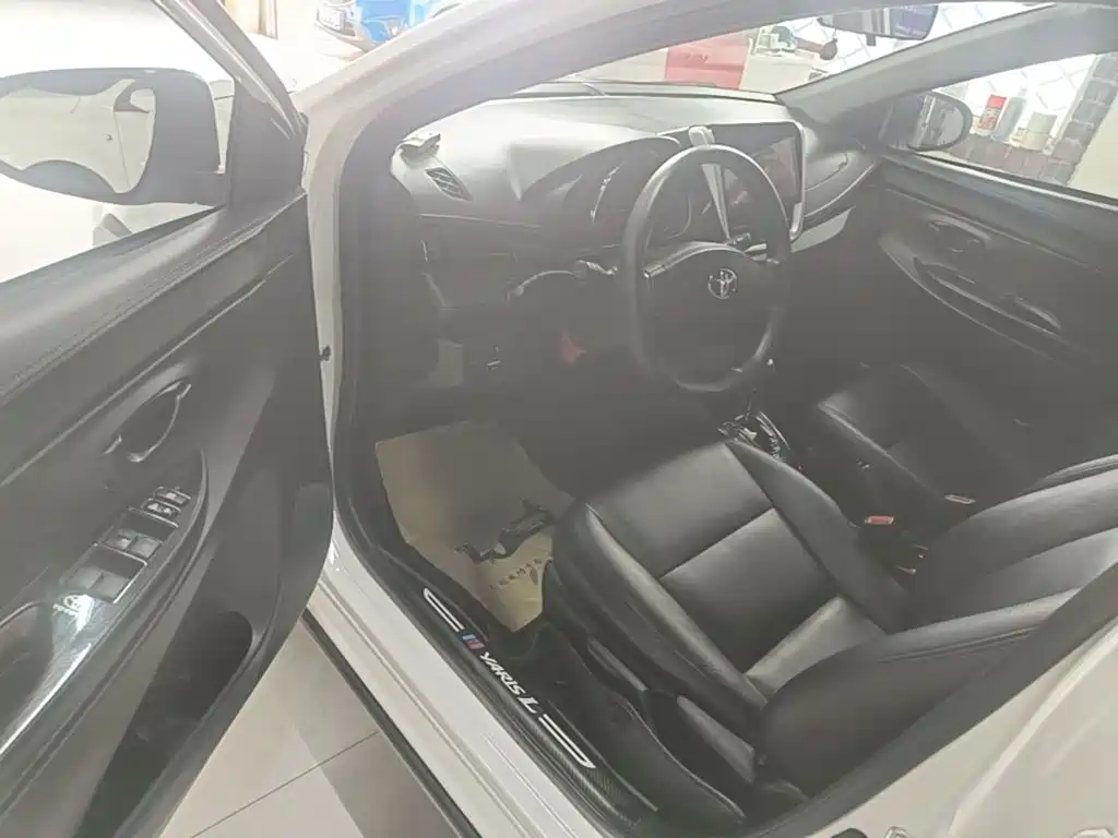 Toyota Yaris L 2021 — фото 16